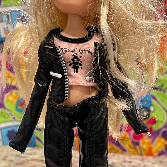 MGA Bratz Doll Dynamite Cloe Doll Black outfit & Pink Shirt (Lot 15) - Picture 4 of 7